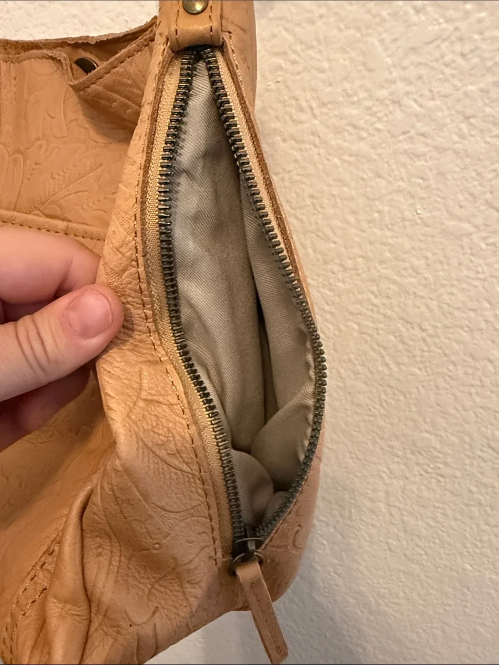 American Leather Co Austin Shoulder Bag-Tan Embossed + aftermarket strap